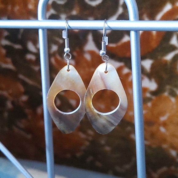 Earrings Natural shell geometric dangle - Picture 1 of 3